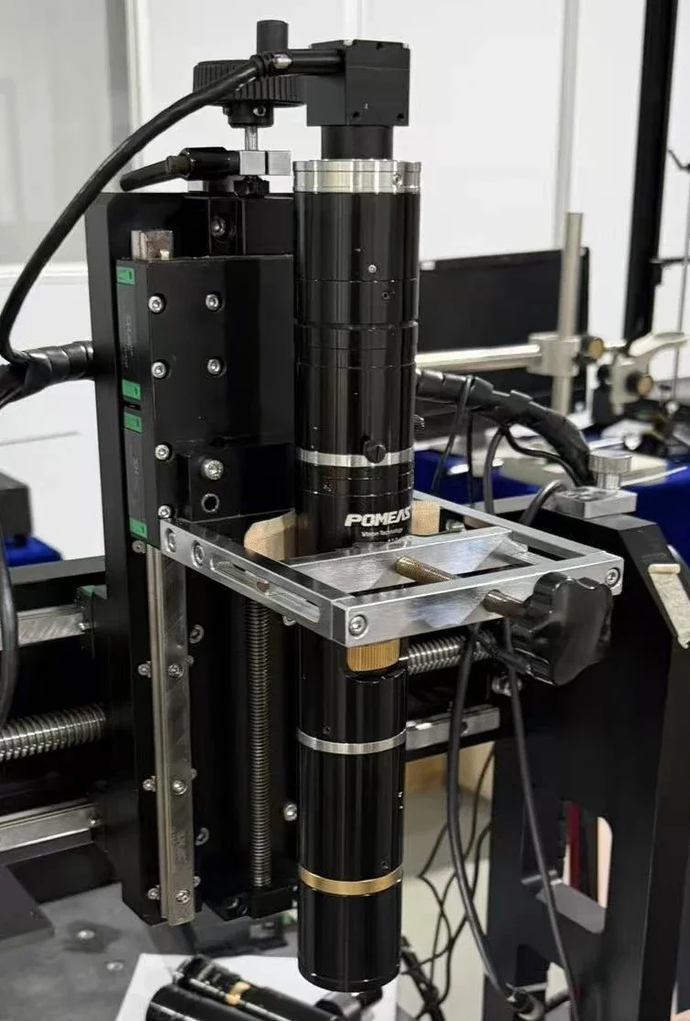 Bench setup of the POMEAS motorized zoom lens on the chip OCR inspection station