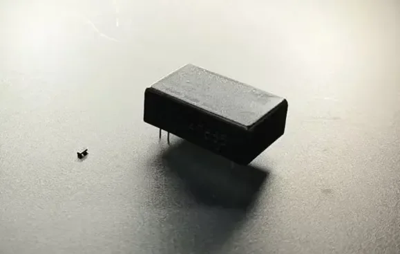 Chip samples ranging from 3 × 2 × 1 mm to 30 × 20 × 12 mm for OCR inspection